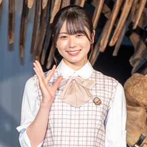 日向坂46丹生明里、実物大の化石に感動「こんな気持ちで食べられてしまうのかな」