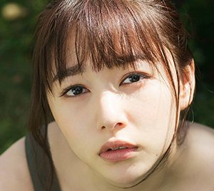 桜井日奈子、ミニニットワンピ＆シースルースカートなど…2022年カレンダー発売決定「大人な一面を引っ張り出していただけた」