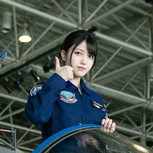 乃木坂46久保史緒里、ブルーインパルスのコックピットへ