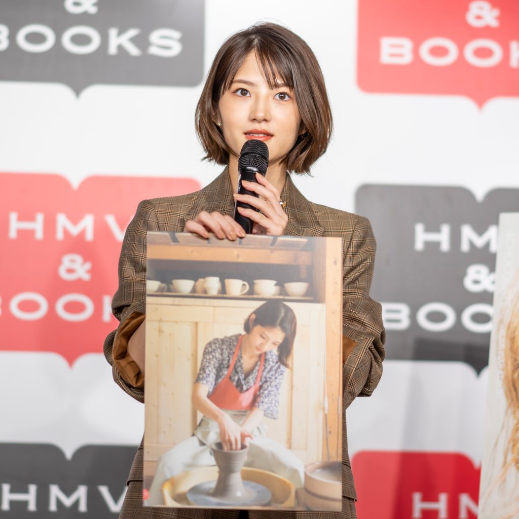 「若月佑美写真集 アンド チョコレート」取材会に出席した若月佑美