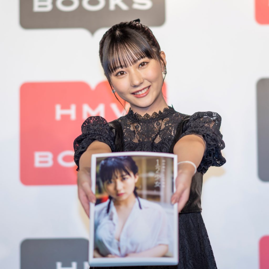 写真集「1/2少女」(双葉社)発売イベントに出席したHKT48田中美久