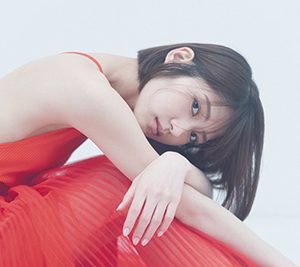 若月佑美、真っ赤なドレスが映える“お気に入り”カット公開