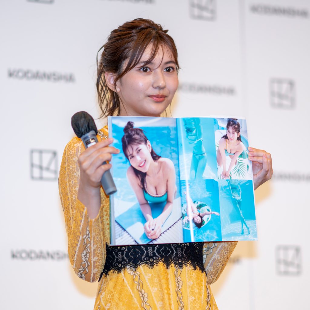 新井遥1st写真集「Far away」(講談社)取材会より