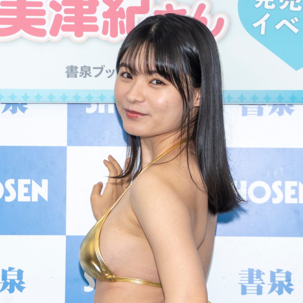 星名美津紀「2022年 カレンダー」(ハゴロモ)取材会より