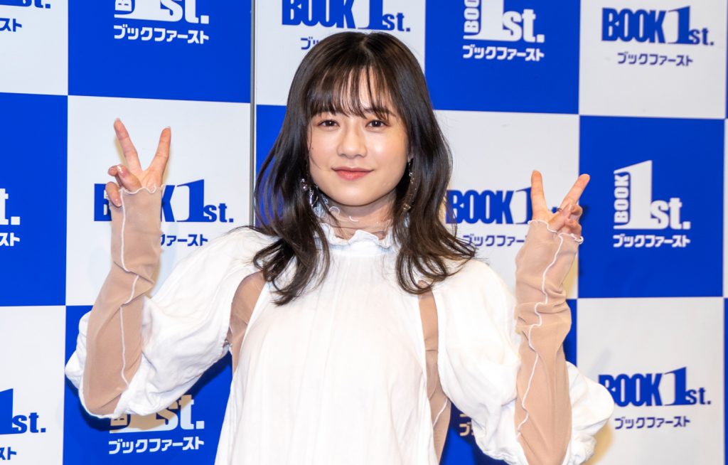 伊藤萌々香写真集「であい。」(ワニブックス)取材会より