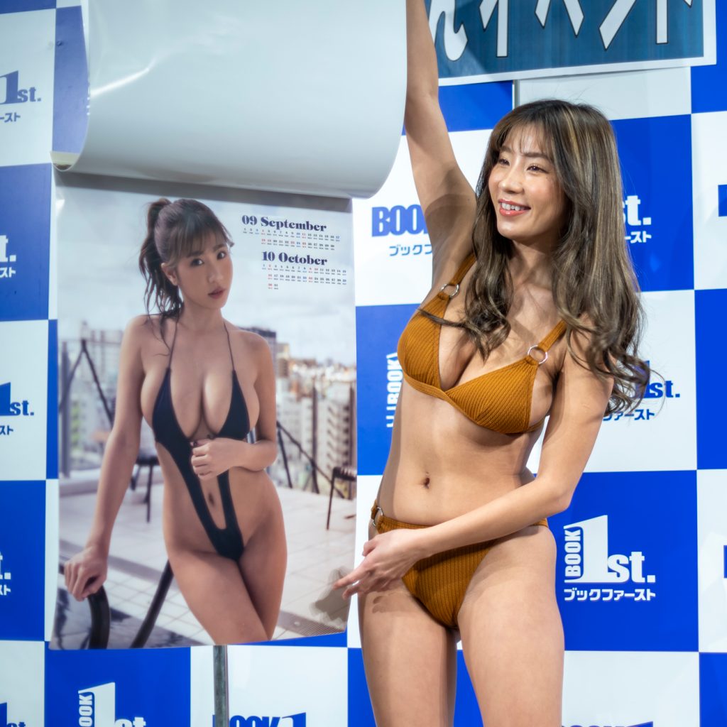 葉月あや2022年版カレンダー(トライエックス)取材会より