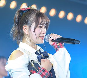 SKE48山内鈴蘭“卒業ドレス”で登場！横山由依、大場美奈ら同期メンバーも集結