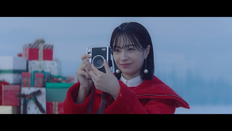 “チェキ”のTVCM「クリスマスプレゼント2021」篇より