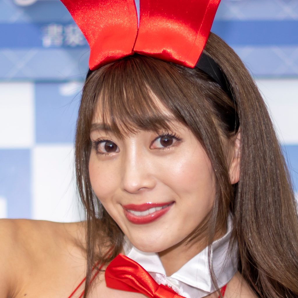 人気グラビアアイドルの森咲智美が「競馬場の達人」に登場