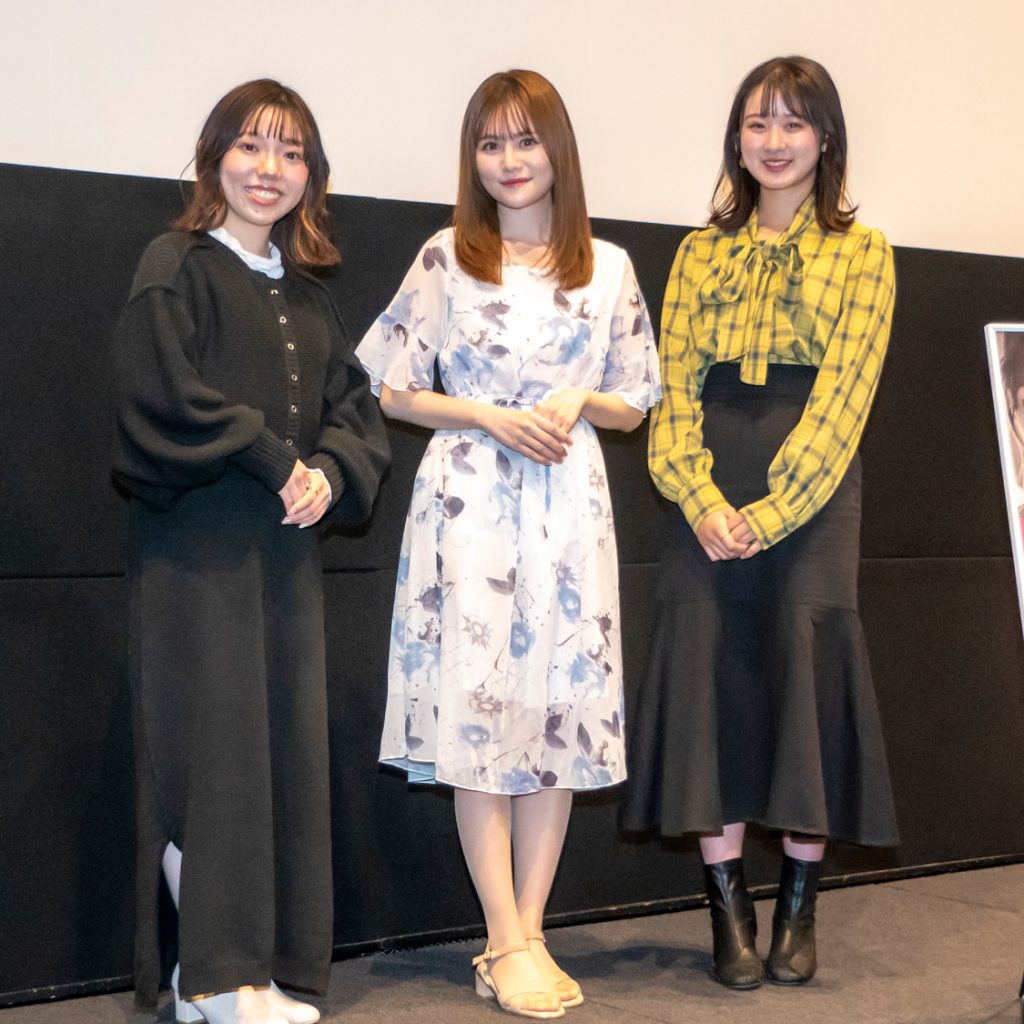 映画「恋愛リアリティーショー」舞台あいさつより濱崎優姫、込山榛香、実倉萌笑