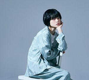 平手友梨奈「FNS歌謡祭」で披露した“かけがえのない世界”MV公開