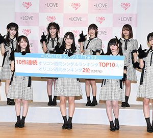 ＝LOVEメンバー11人が「The 5th」発売記念記者発表会に出席