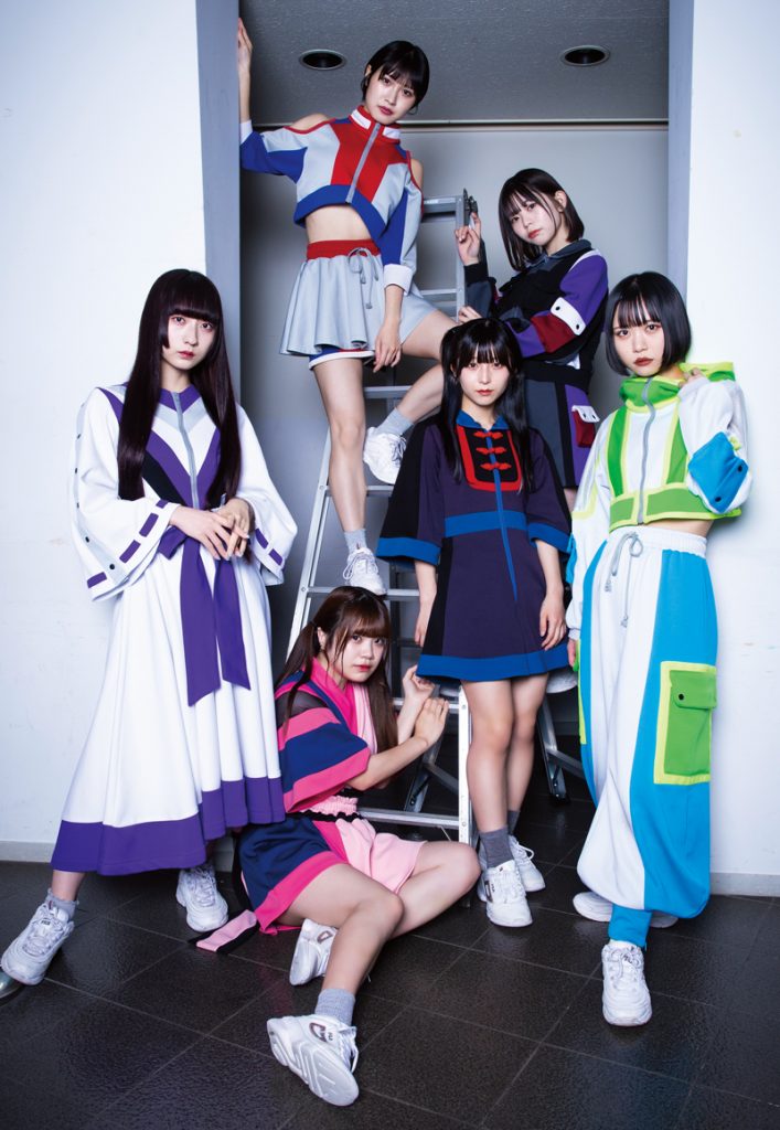 全身全霊ではしゃぎ倒す6人組アイドルグループ「SOMOSOMO」