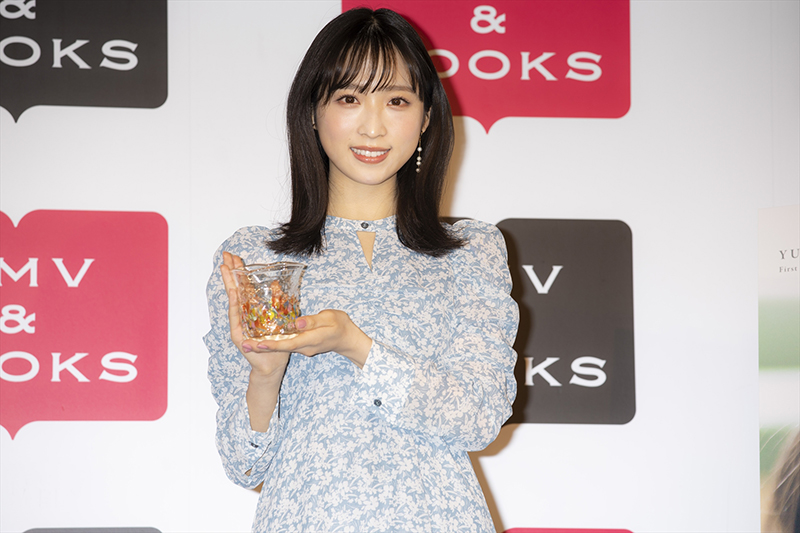 AKB48小栗有以1st写真集「君と出逢った日から」取材会より