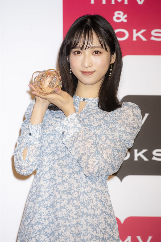 AKB48小栗有以1st写真集「君と出逢った日から」取材会より