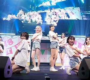 AKB48、圧巻のダンスパフォーマンスで魅了！ステージ上ではファッションショーも