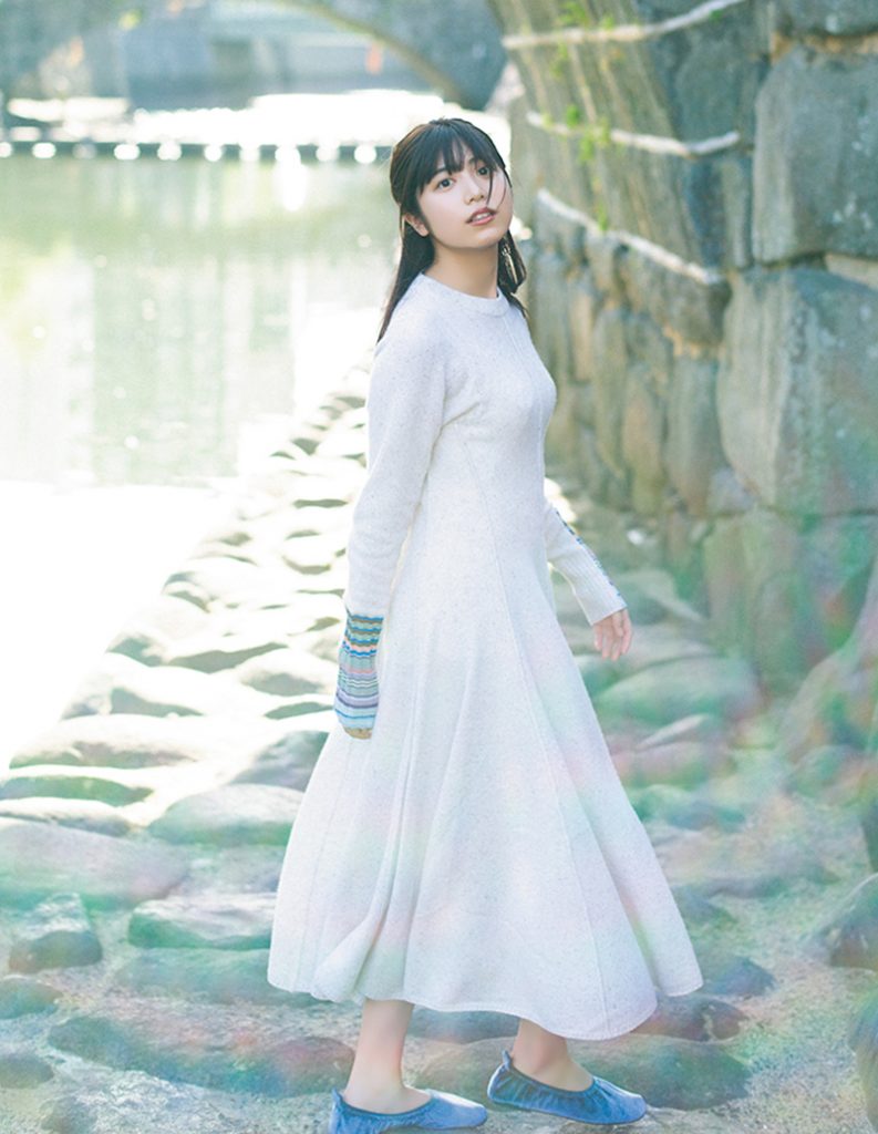 吉田莉桜2nd写真集のタイトルが「青とハチミツ」に決定