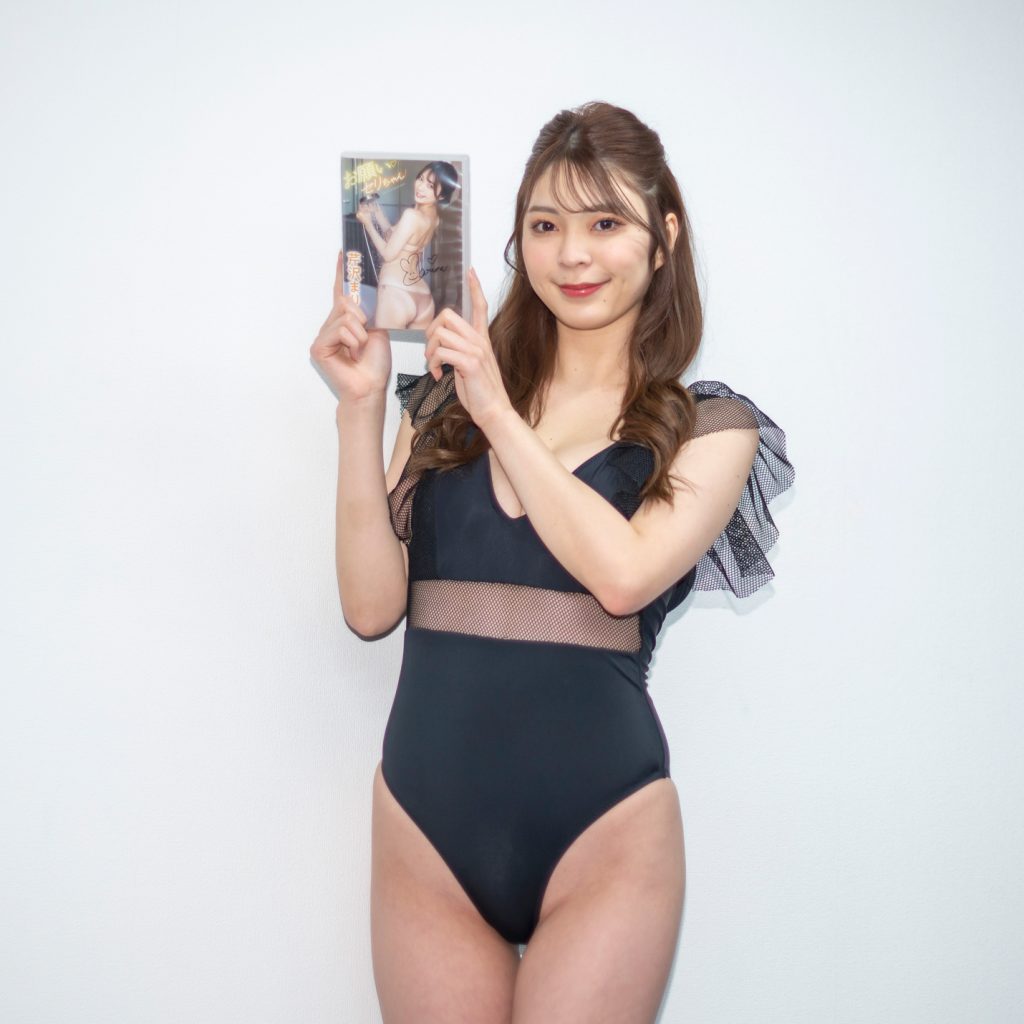 芹沢まりなDVD「お願いセリちゃん」(竹書房)取材会より