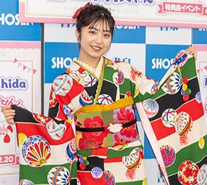 吉田莉桜、ほぼ初挑戦「緑色の水着を着ました…似合ってません？」