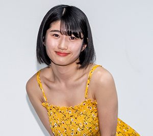 “美ボディなカノジョ”を熱演！浅海ゆづき、夏先取りの黄色いワンピースで登壇