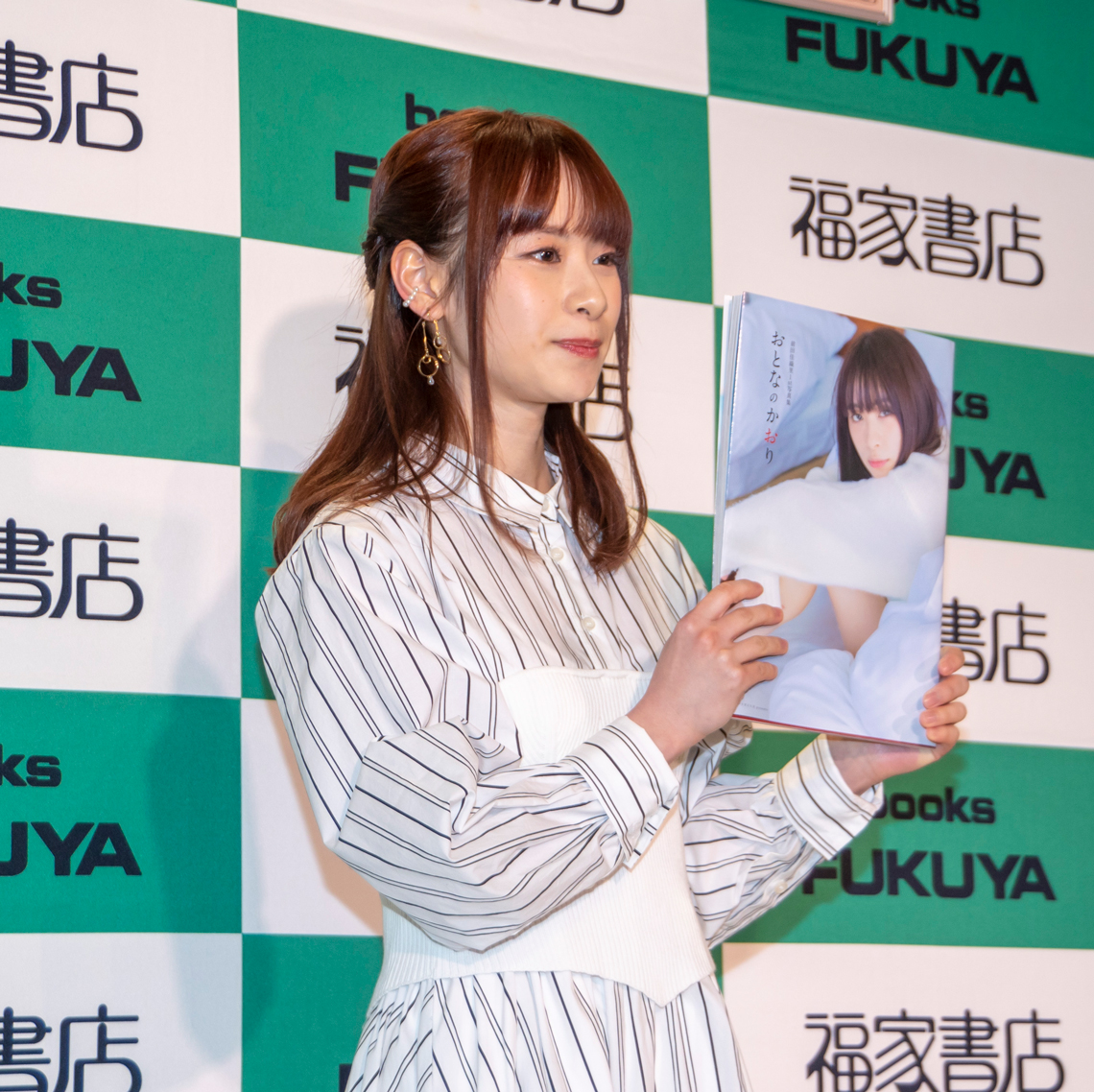 「前田佳織里 1st写真集 おとなのかおり」(秋田書店)取材会より