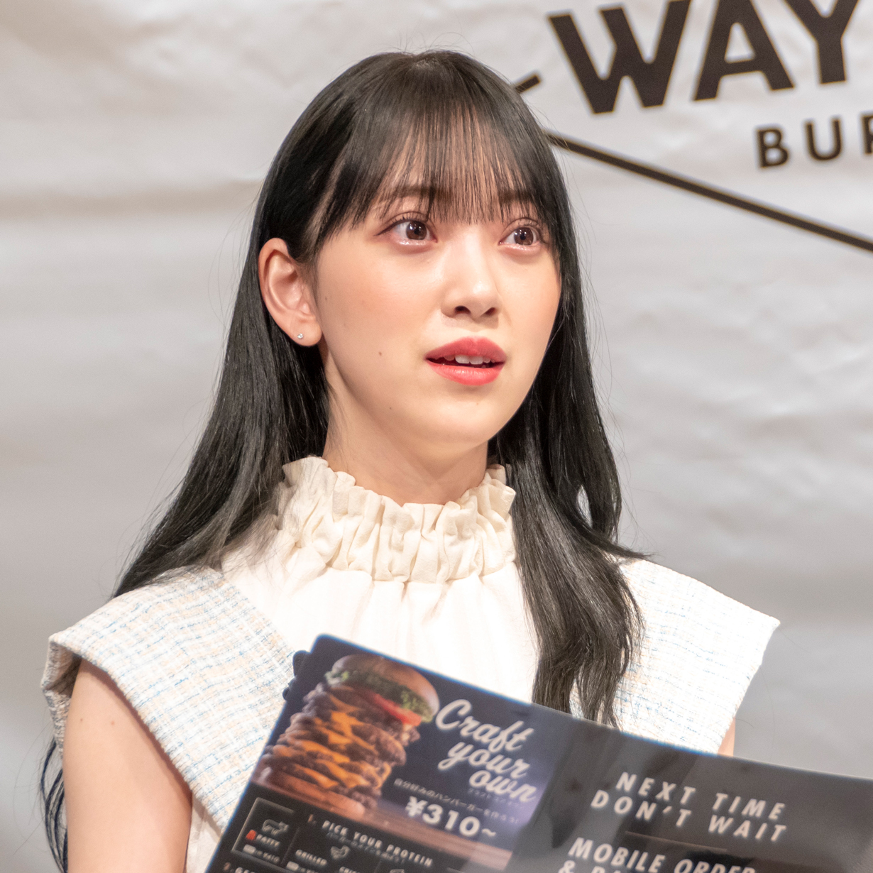 「WAYBACK BURGERS」日本第一号店オープン記念イベントに出席した堀未央奈