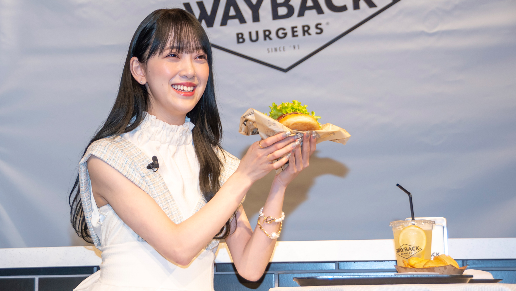 「WAYBACK BURGERS」日本第一号店オープン記念イベントに出席した堀未央奈