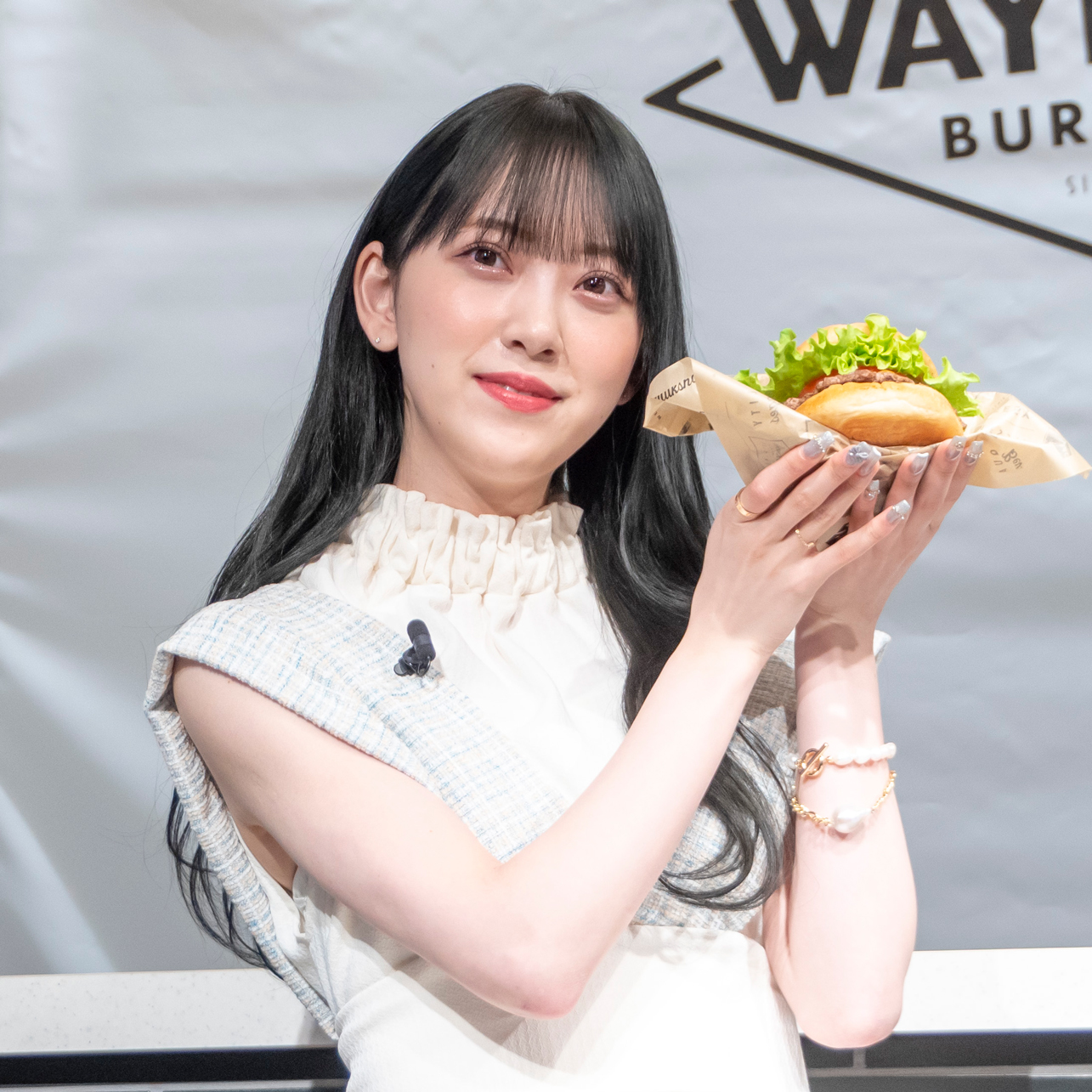 「WAYBACK BURGERS」日本第一号店オープン記念イベントに出席した堀未央奈