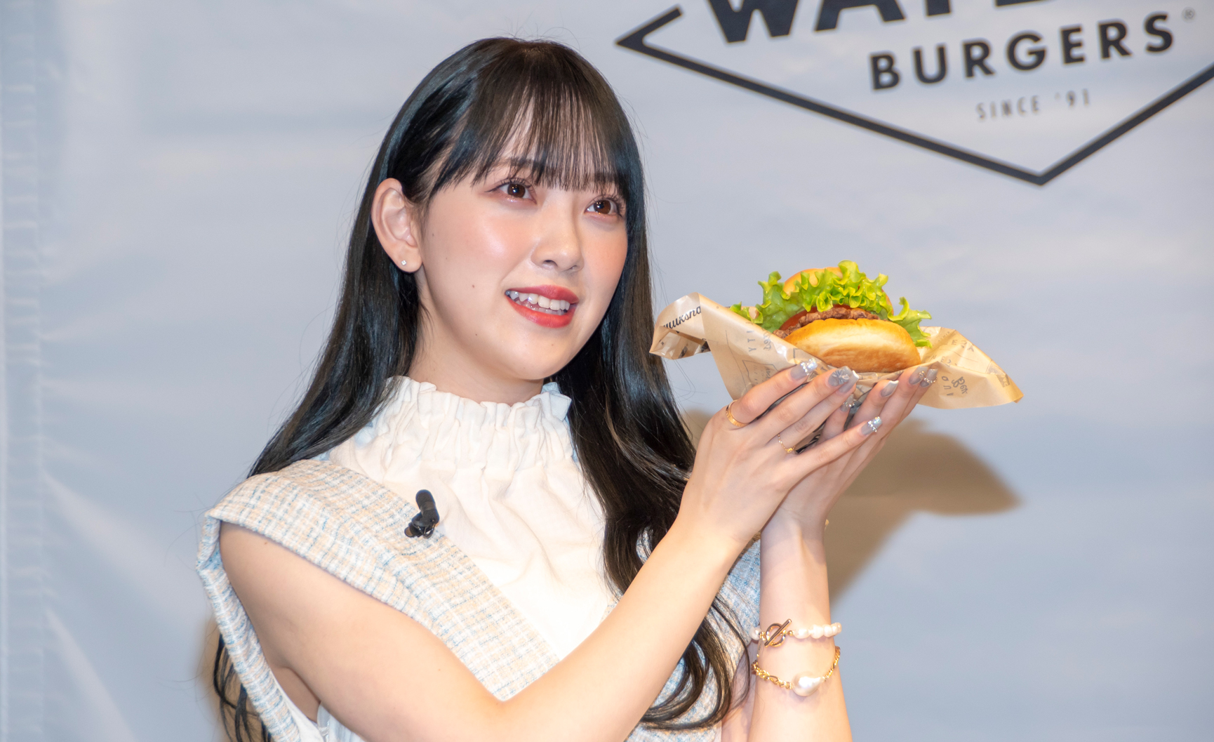 「WAYBACK BURGERS」日本第一号店オープン記念イベントに出席した堀未央奈