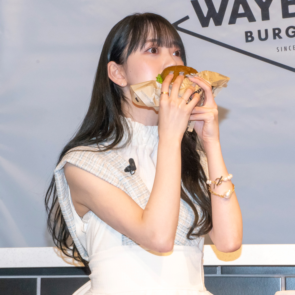 「WAYBACK BURGERS」日本第一号店オープン記念イベントに出席した堀未央奈