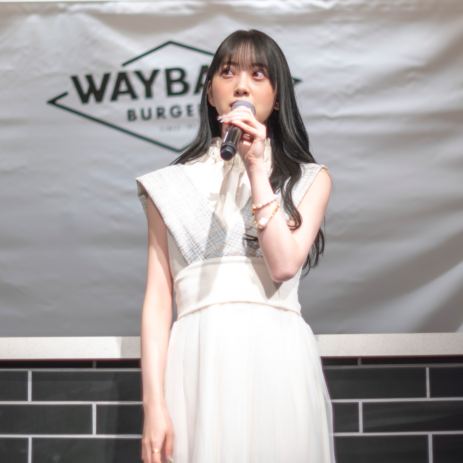 「WAYBACK BURGERS」日本第一号店オープン記念イベントに出席した堀未央奈