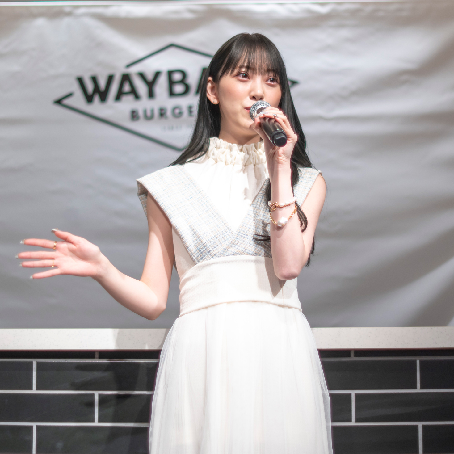 「WAYBACK BURGERS」日本第一号店オープン記念イベントに出席した堀未央奈