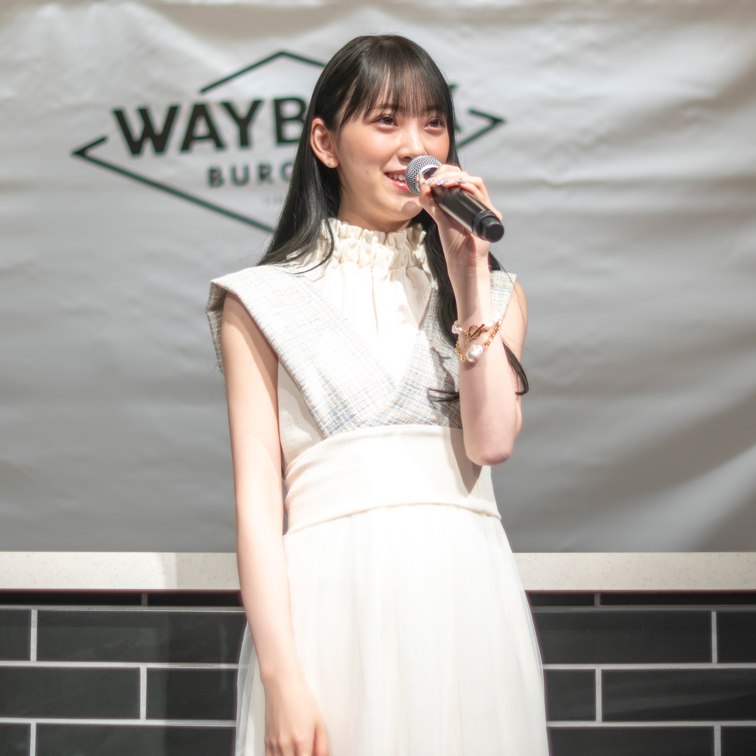 「WAYBACK BURGERS」日本第一号店オープン記念イベントに出席した堀未央奈