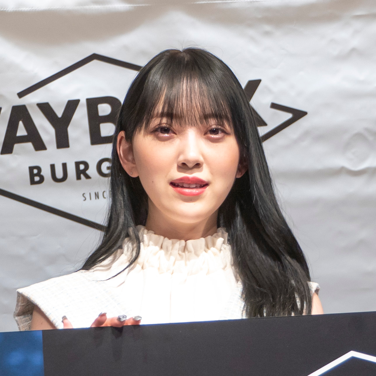 「WAYBACK BURGERS」日本第一号店オープン記念イベントに出席した堀未央奈