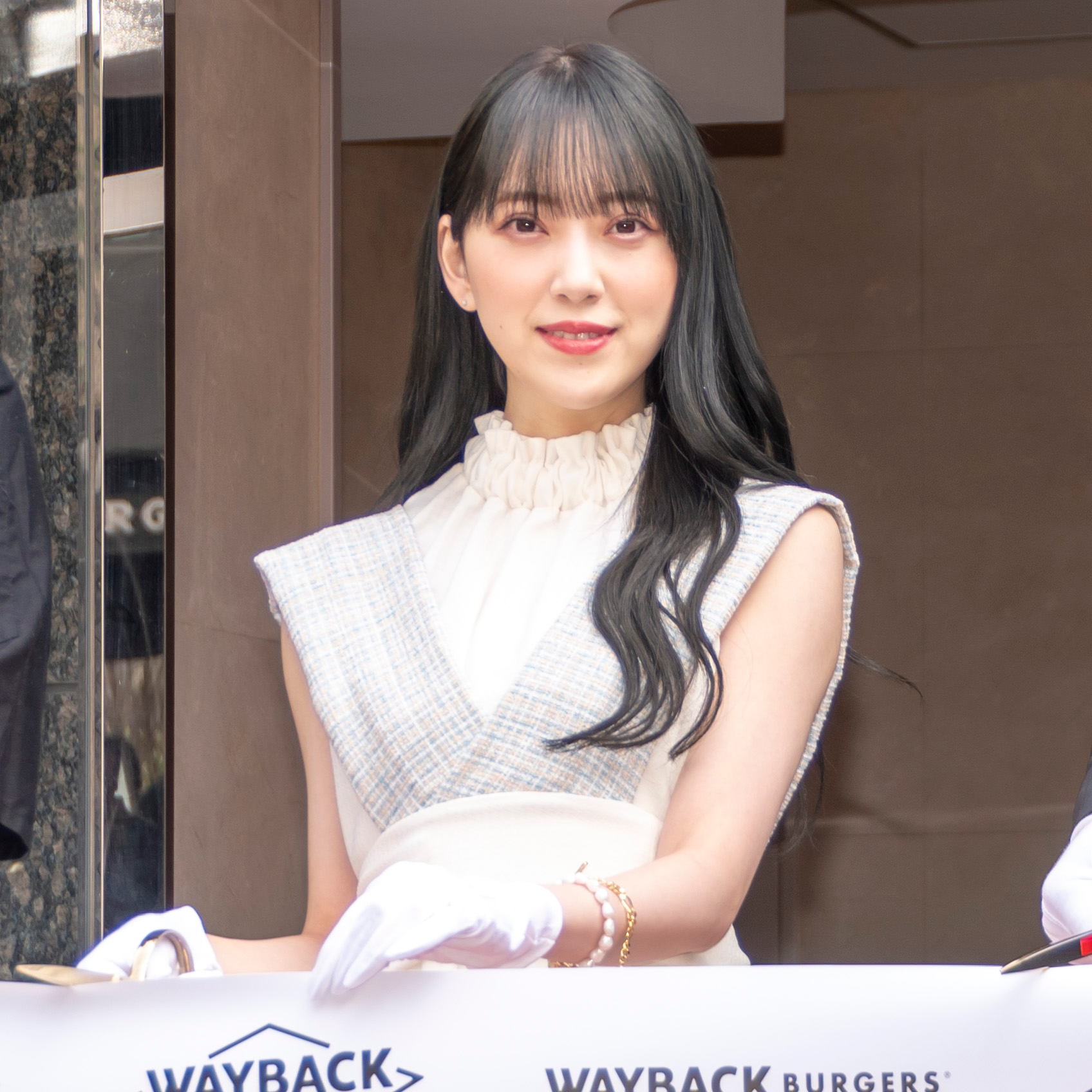 「WAYBACK BURGERS(ウェイバックバーガーズ)」日本第一号店オープン記念イベントに出席した堀未央奈