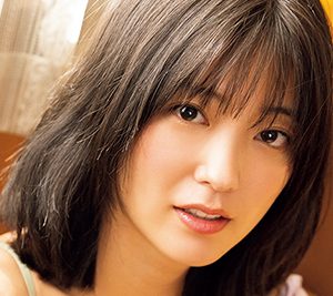 “戦隊ヒロイン”工藤美桜、表紙＆巻頭10ページグラビア飾る