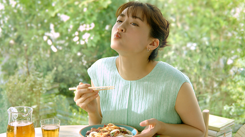 綾瀬はるかがキッコーマン「具麺」新CMに出演