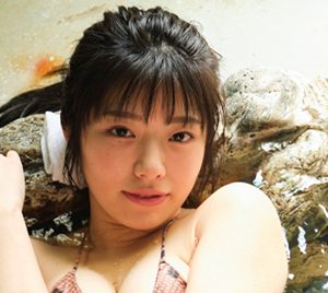 山田かな、密着シーン連続の最新作！目隠しプレイにも挑戦