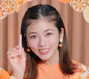 小芝風花、“みかん色”に染まった世界観でアピール「はじける笑顔がギュッと詰まったCMです」