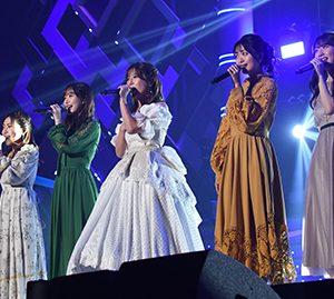 AKB48宮崎美穂卒業セレモニーに“同期”指原莉乃や北原里英らが駆けつける