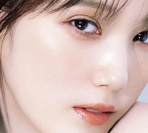 本田翼、透明感を放つ表情＆ボディーを披露