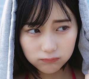 HKT48田中美久、ビーチでビーサンを履く！夏先取りグラビア「BUBKA7月号」表紙＆巻頭を飾る