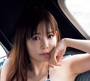 中川翔子、表紙＆巻頭グラビアに登場！話題の写真集アザーカットも