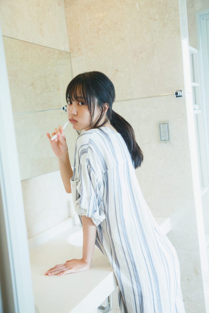 賀喜遥香の1st写真集「まっさら」