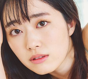 杉本愛莉鈴、身長168cmの長身を生かした美脚を披露