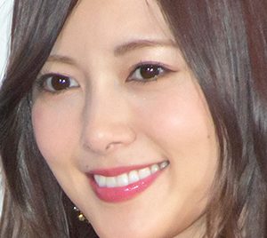 白石麻衣、美し過ぎる“自衛隊服”姿に反響続々「2秒で降伏します」「迷彩服似合う」