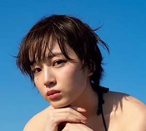 “ショートカット美女”尾台彩香「週プレ」で初グラビアを飾る