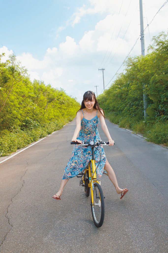 賀喜遥香の1st写真集「まっさら」