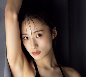 “超バズり”グラドル澄田綾乃「FLASH」に登場！表紙はえなこが飾る