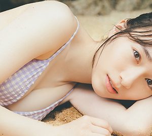 櫻坂46守屋麗奈、石垣島のビーチで“初めての海デート” 1st写真集より貴重な水着カット解禁